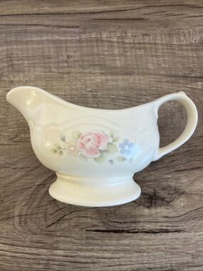 Pfaltzgraff Cream Oval Gravy Boat with Dual Spouts